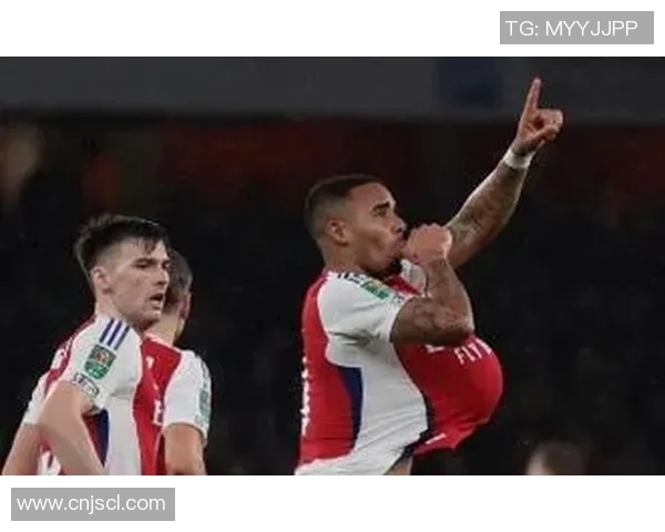 英超精彩对决：里昂逆转利物浦帽子戏法引爆全场激情