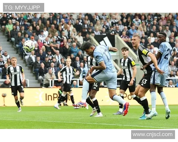 英超激战:尤文图斯狂胜那不勒斯五球零封引发全场震动